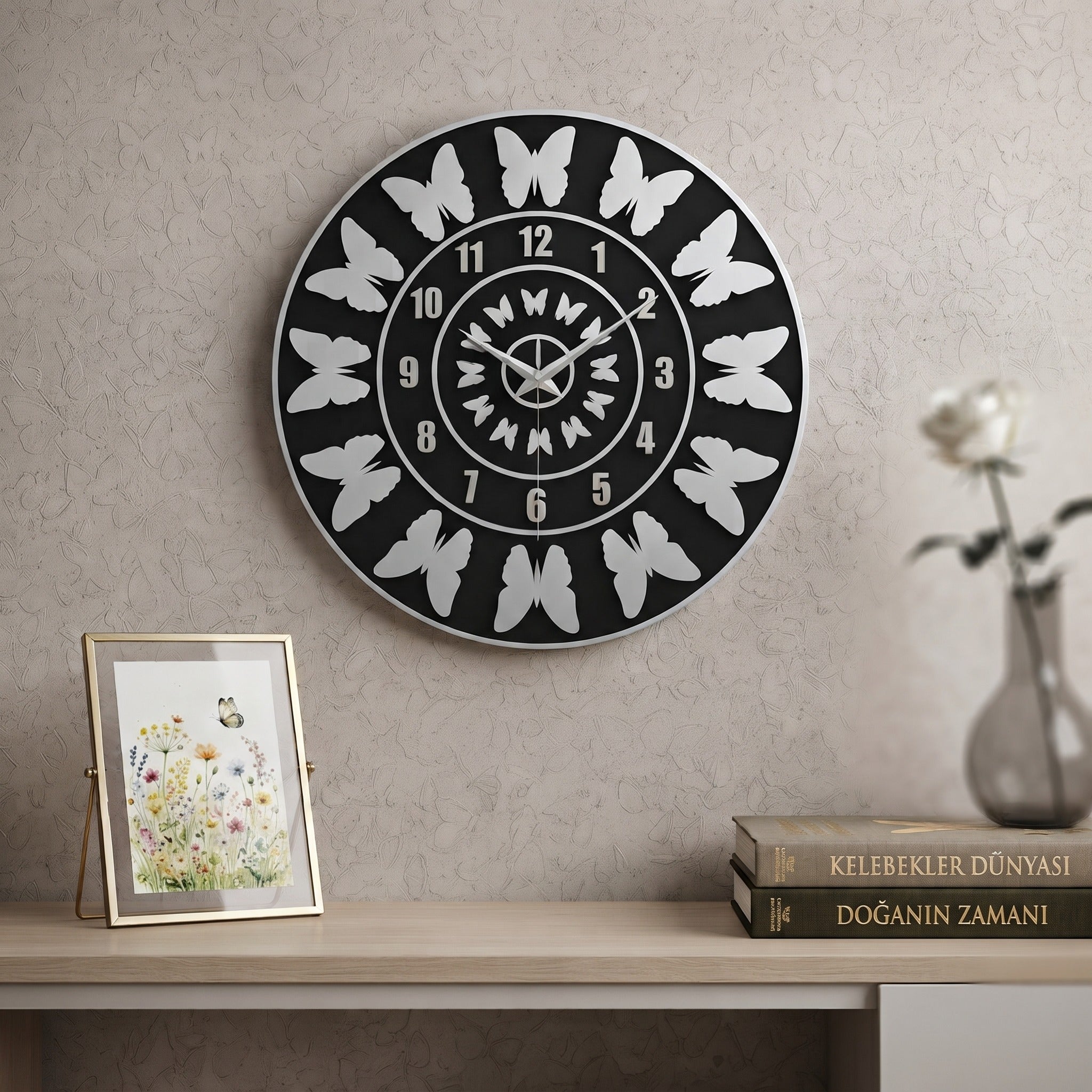 Kelebek Desenli Duvar Saati Siyah Mdf Gümüş Pleksiglas 50 cm
